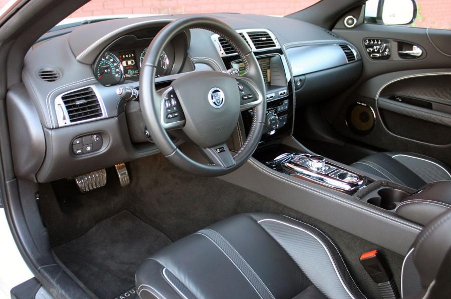  Jaguar XKR-S 2012 года  (фото 24 из 82)
